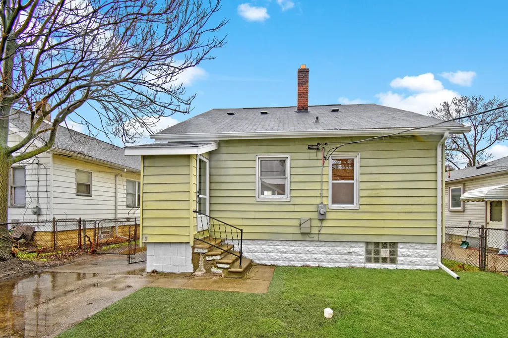 345 E Goulson Avenue Hazel Park City MI 48030