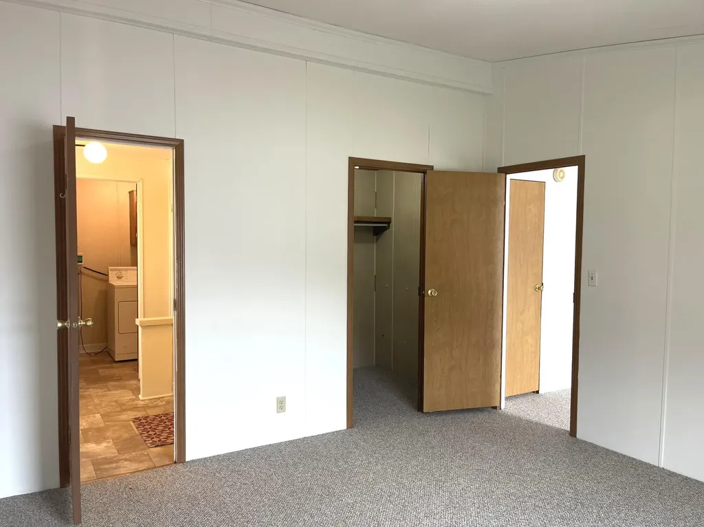 229 Cadgewith E Dewitt Charter Township MI 48906