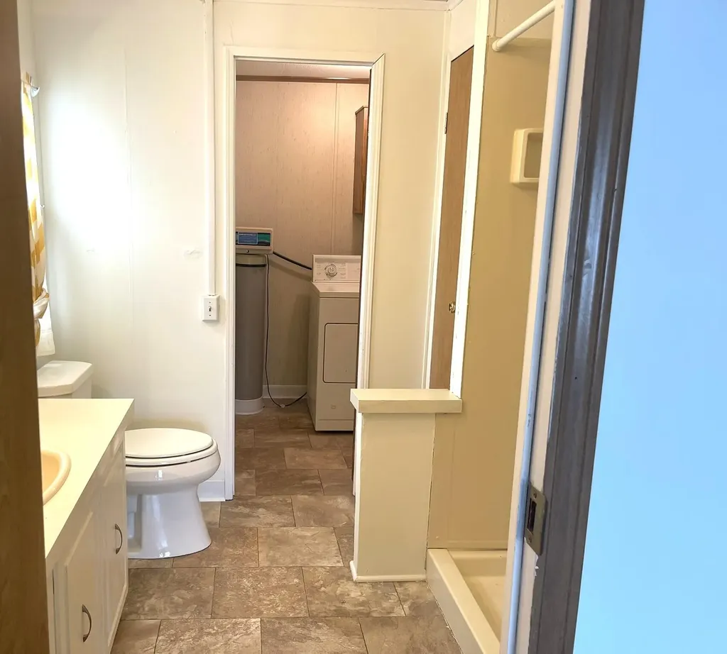 229 Cadgewith E Dewitt Charter Township MI 48906