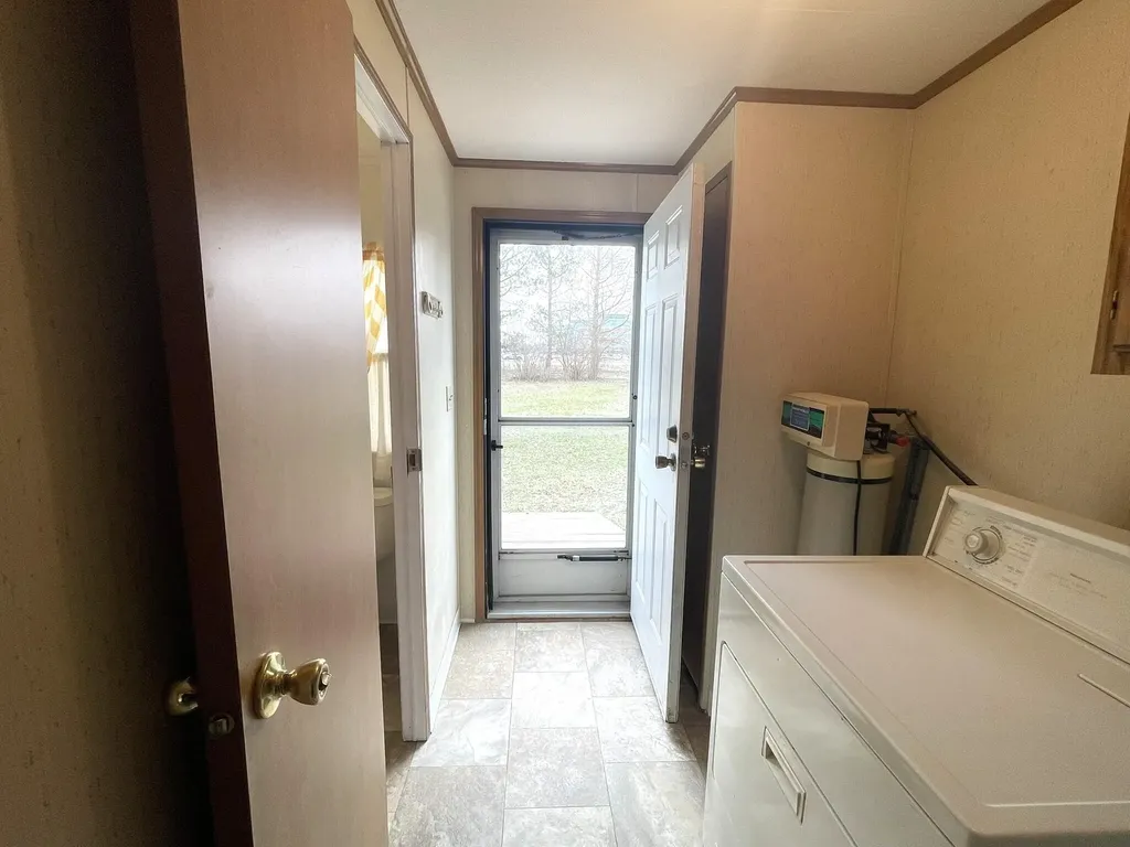 229 Cadgewith E Dewitt Charter Township MI 48906