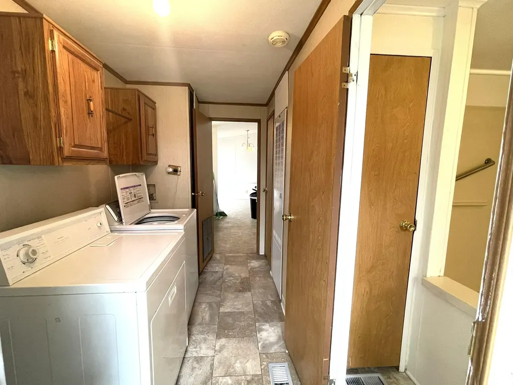 229 Cadgewith E Dewitt Charter Township MI 48906