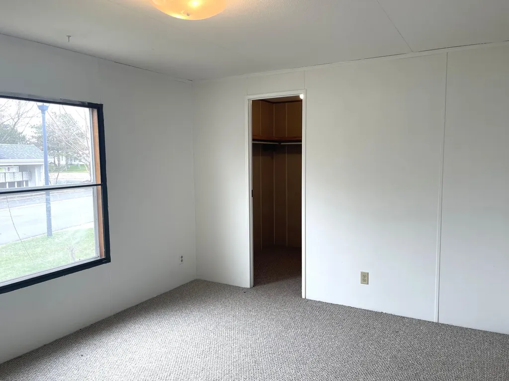 229 Cadgewith E Dewitt Charter Township MI 48906