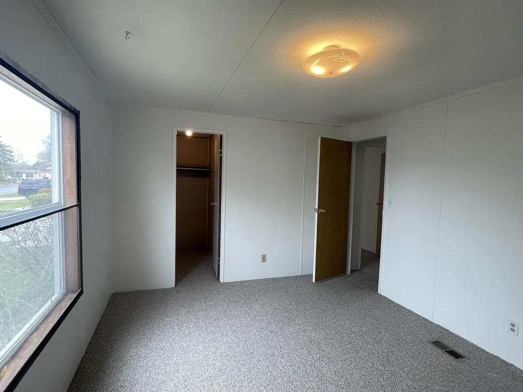 229 Cadgewith E Dewitt Charter Township MI 48906