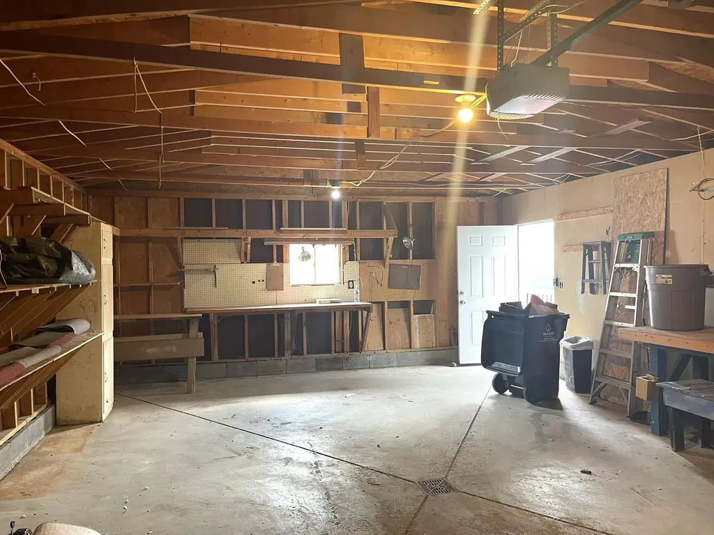 229 Cadgewith E Dewitt Charter Township MI 48906