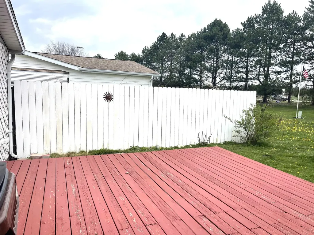229 Cadgewith E Dewitt Charter Township MI 48906