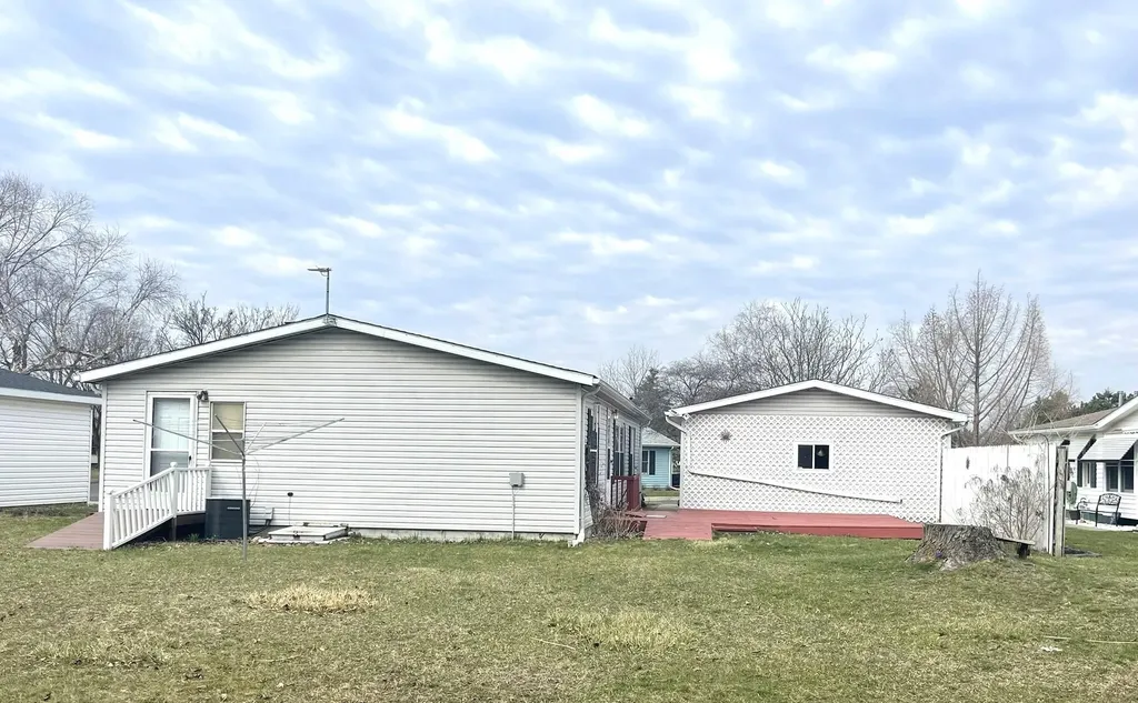 229 Cadgewith E Dewitt Charter Township MI 48906