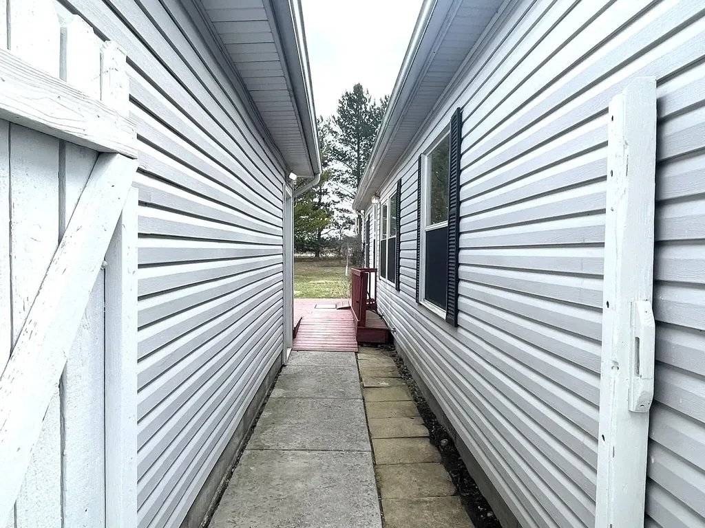 229 Cadgewith E Dewitt Charter Township MI 48906