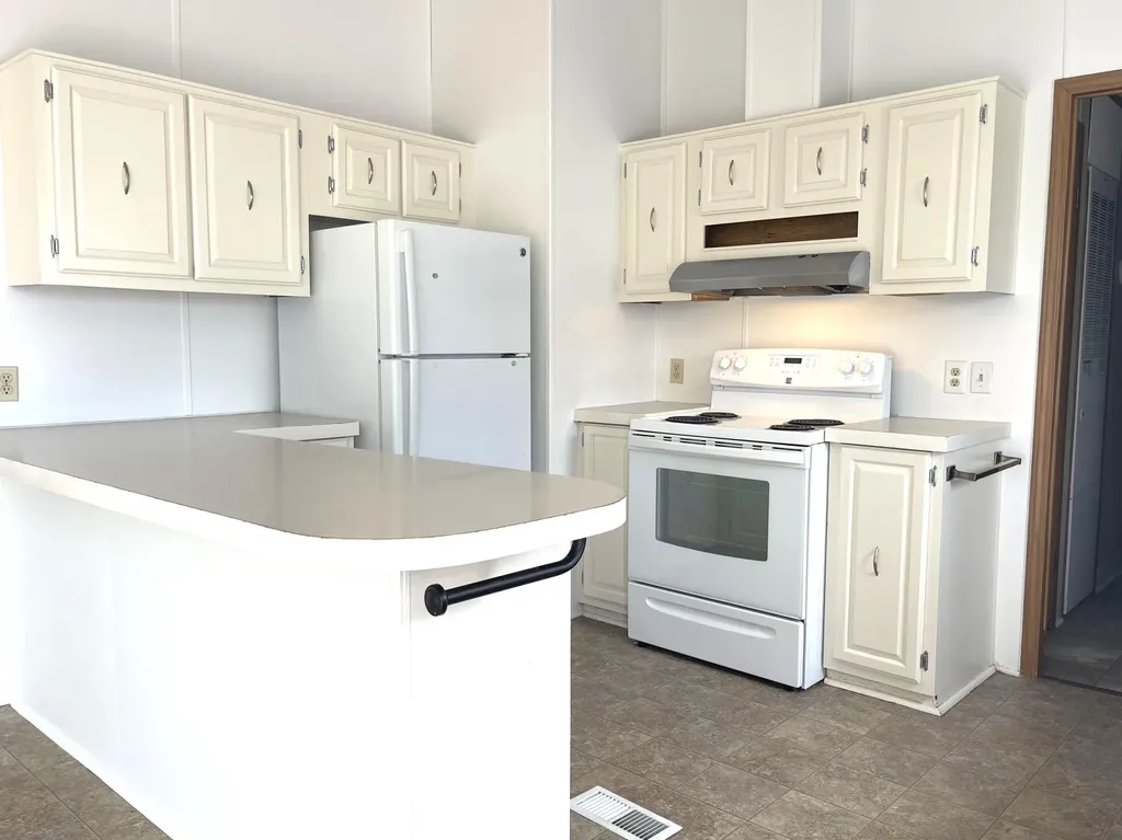 229 Cadgewith E Dewitt Charter Township MI 48906