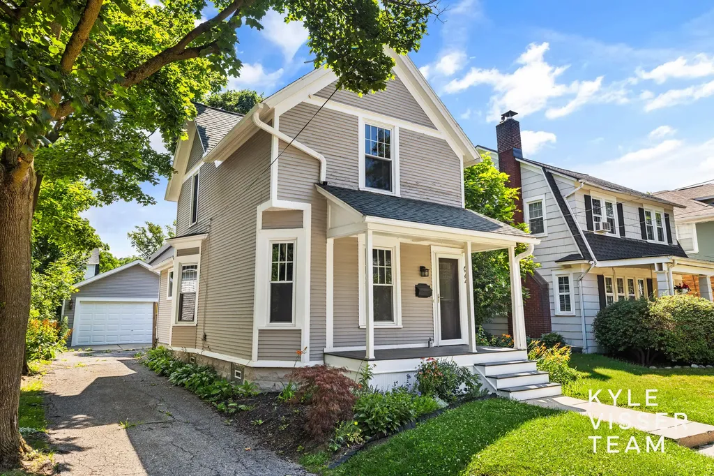 622 Gladstone Drive SE East Grand Rapids City MI 49506