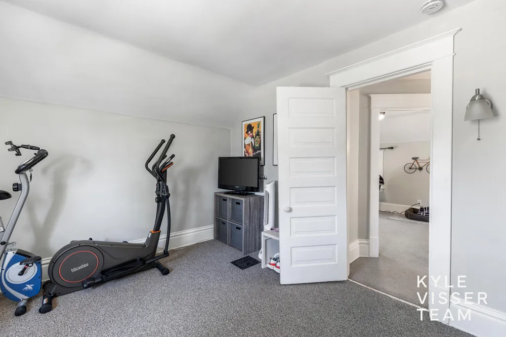 622 Gladstone Drive SE East Grand Rapids City MI 49506