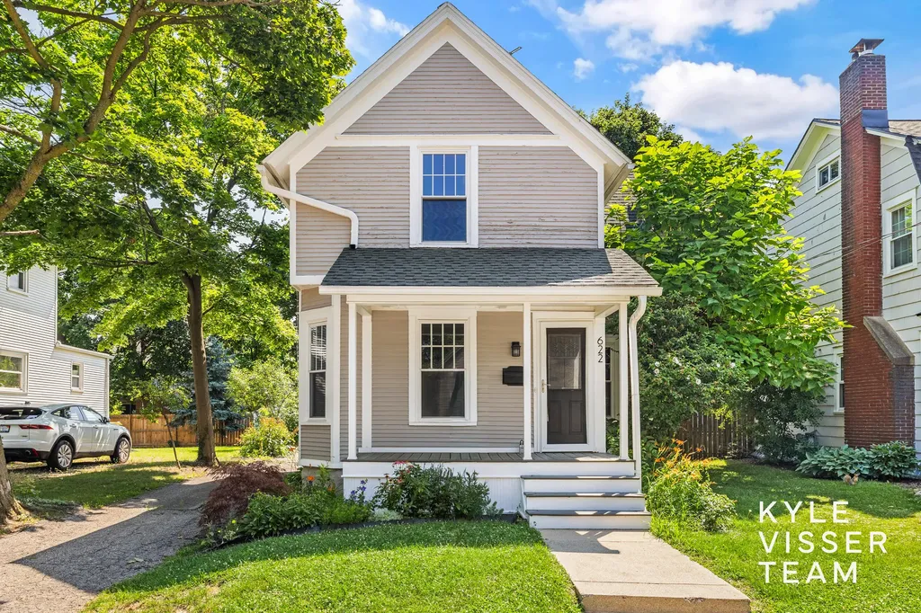 622 Gladstone Drive SE East Grand Rapids City MI 49506