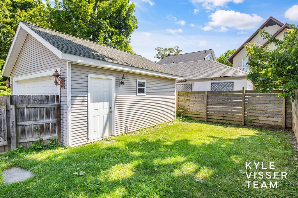 622 Gladstone Drive SE East Grand Rapids City MI 49506