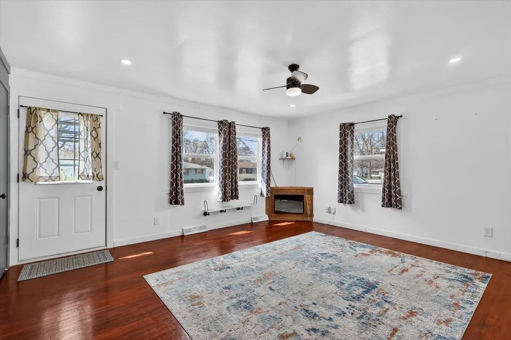 3834 Wyoming Avenue SW Wyoming City MI 49519