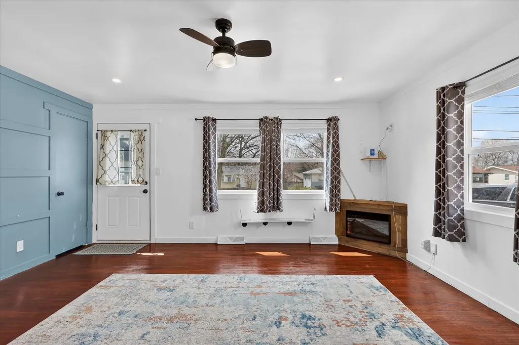 3834 Wyoming Avenue SW Wyoming City MI 49519