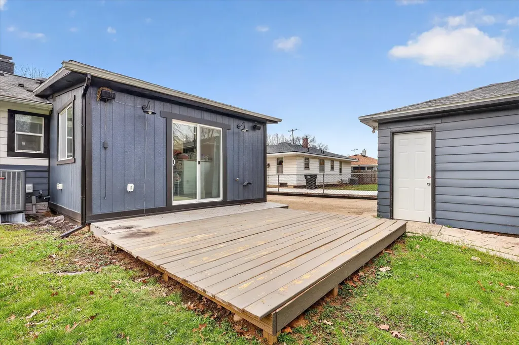 3834 Wyoming Avenue SW Wyoming City MI 49519