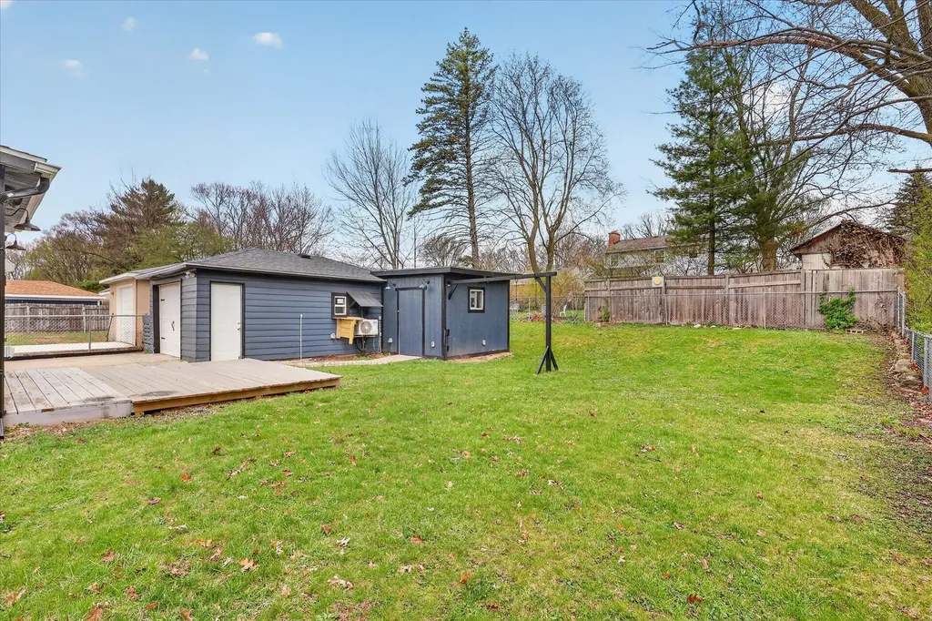 3834 Wyoming Avenue SW Wyoming City MI 49519