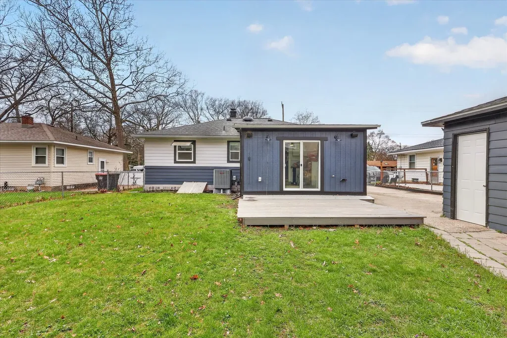 3834 Wyoming Avenue SW Wyoming City MI 49519