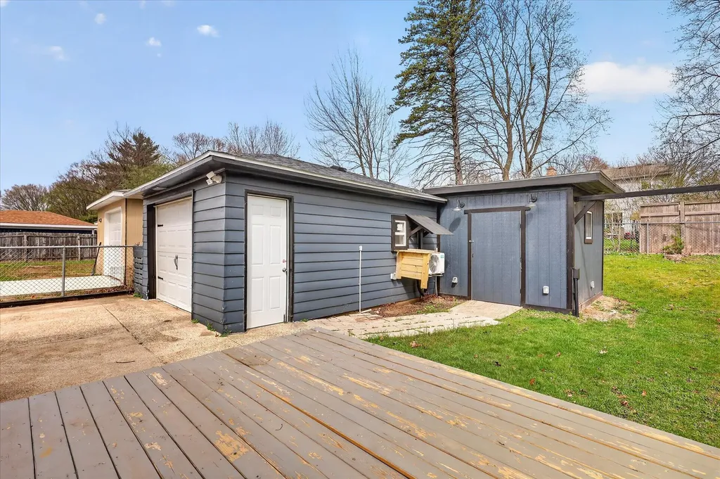 3834 Wyoming Avenue SW Wyoming City MI 49519