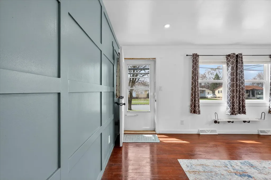 3834 Wyoming Avenue SW Wyoming City MI 49519