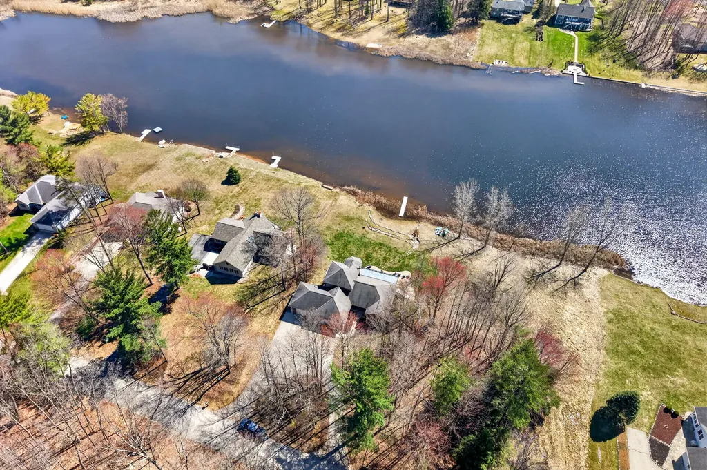 9613 Fawn Ridge Road Morton Township MI 49346