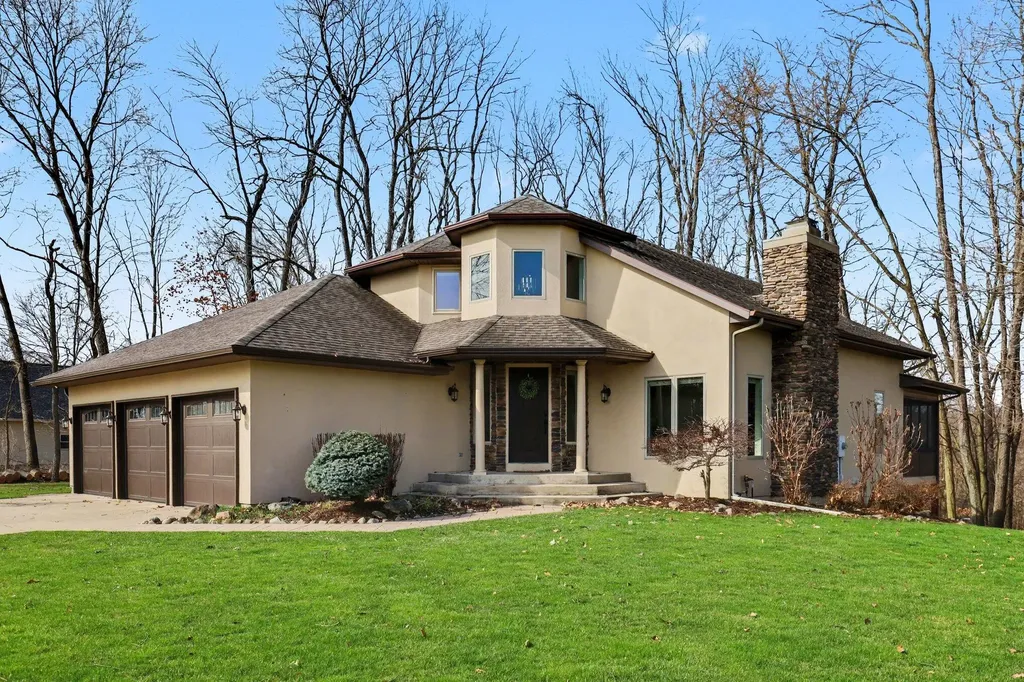 2011 Knollpoint Drive NE Ada Township MI 49301