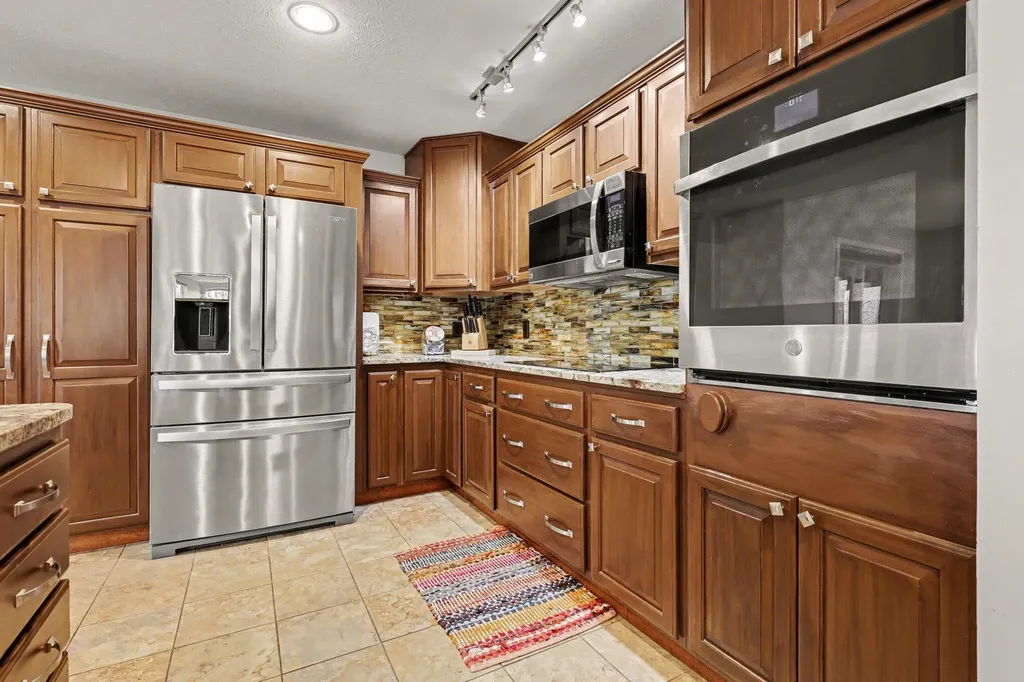 2011 Knollpoint Drive NE Ada Township MI 49301