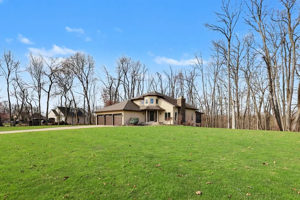 2011 Knollpoint Drive NE Ada Township MI 49301