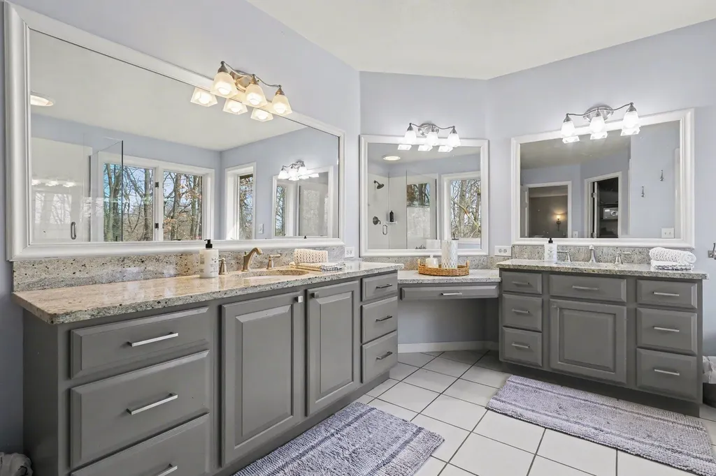 2011 Knollpoint Drive NE Ada Township MI 49301