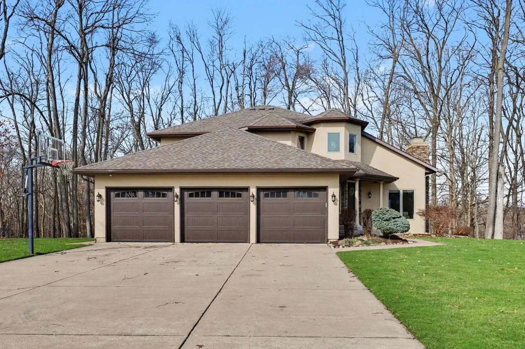 2011 Knollpoint Drive NE Ada Township MI 49301