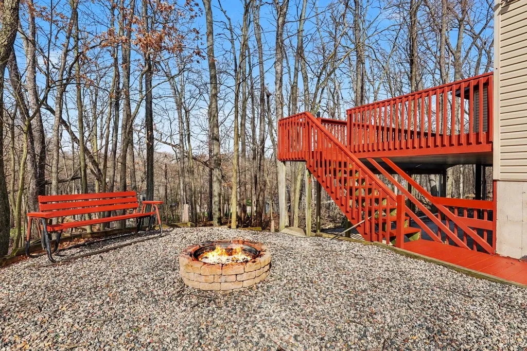 2011 Knollpoint Drive NE Ada Township MI 49301