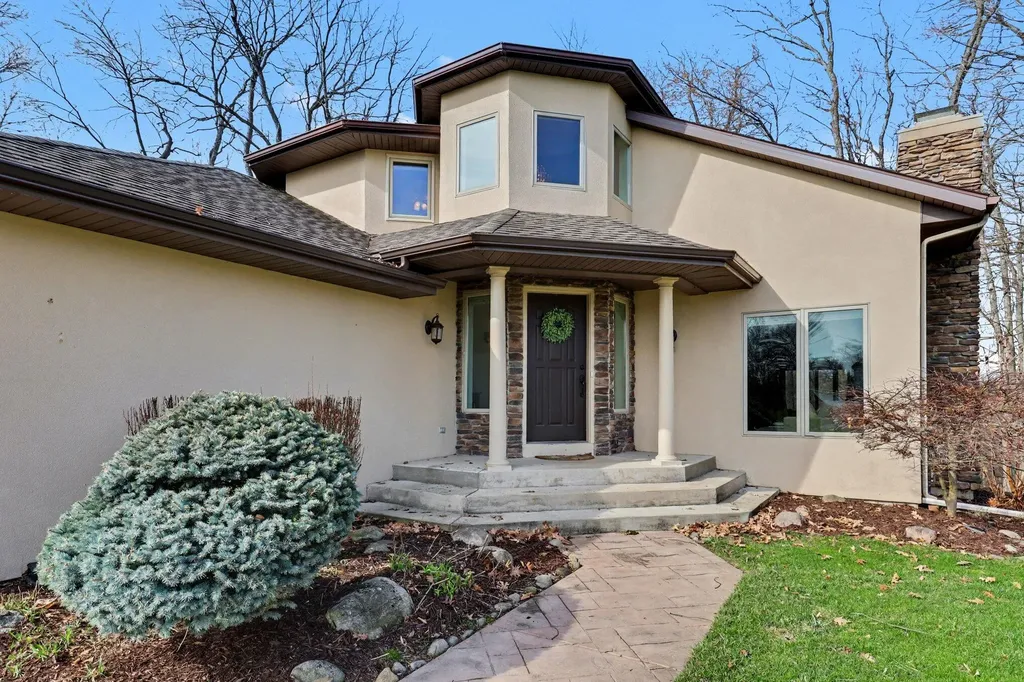 2011 Knollpoint Drive NE Ada Township MI 49301