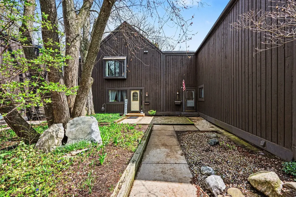 242 Dunbarton Court Kalamazoo Charter Township MI 49006