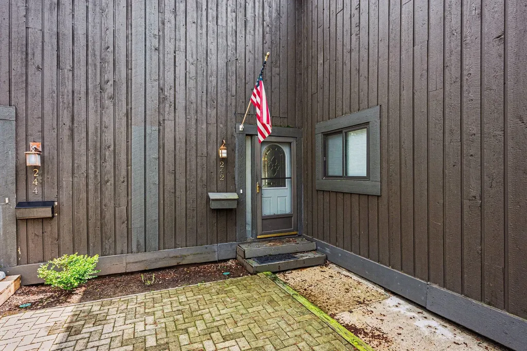 242 Dunbarton Court Kalamazoo Charter Township MI 49006