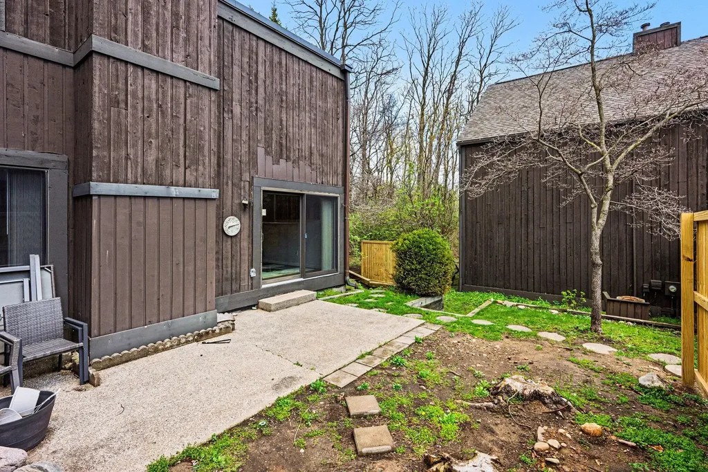 242 Dunbarton Court Kalamazoo Charter Township MI 49006