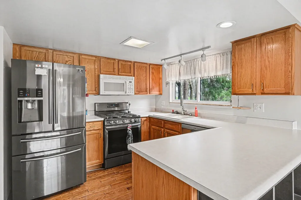 242 Dunbarton Court Kalamazoo Charter Township MI 49006