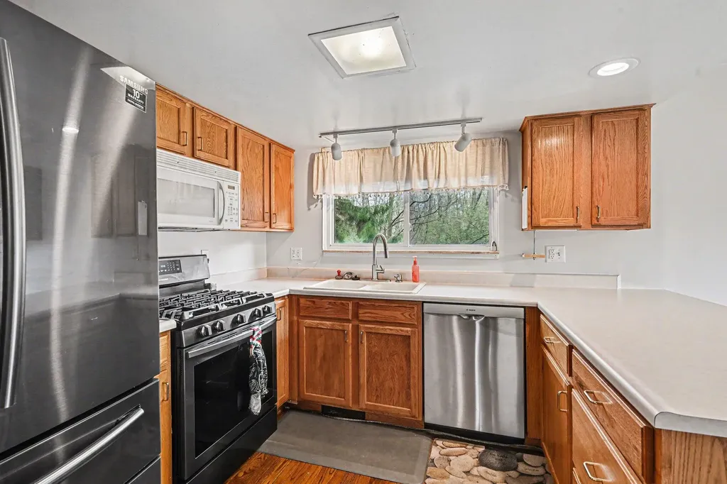 242 Dunbarton Court Kalamazoo Charter Township MI 49006