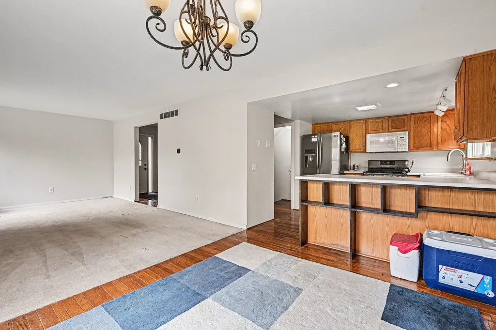 242 Dunbarton Court Kalamazoo Charter Township MI 49006