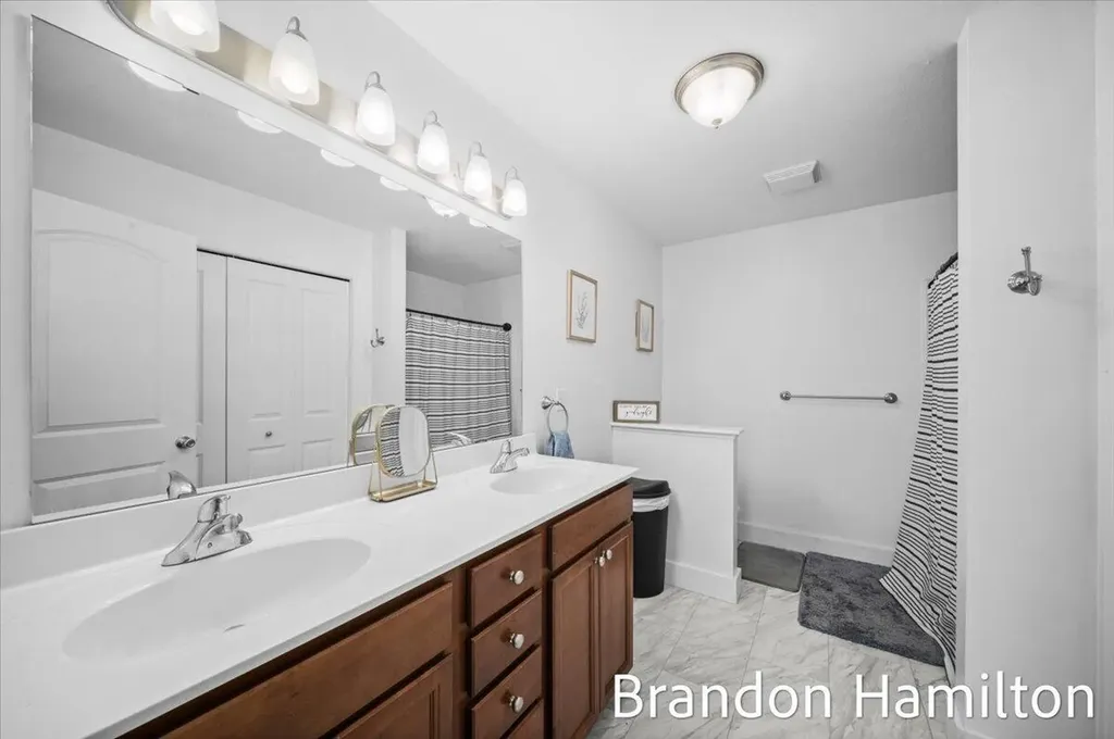 5492 Case Drive SW Wyoming City MI 49418