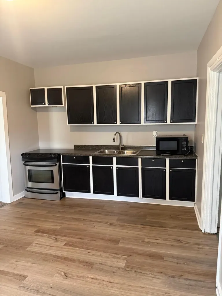 819 10th Street NW Grand Rapids City MI 49504