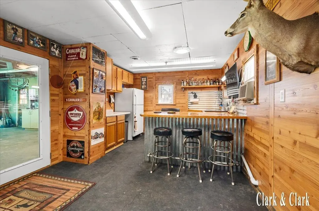 40 41st Street SW Wyoming City MI 49548