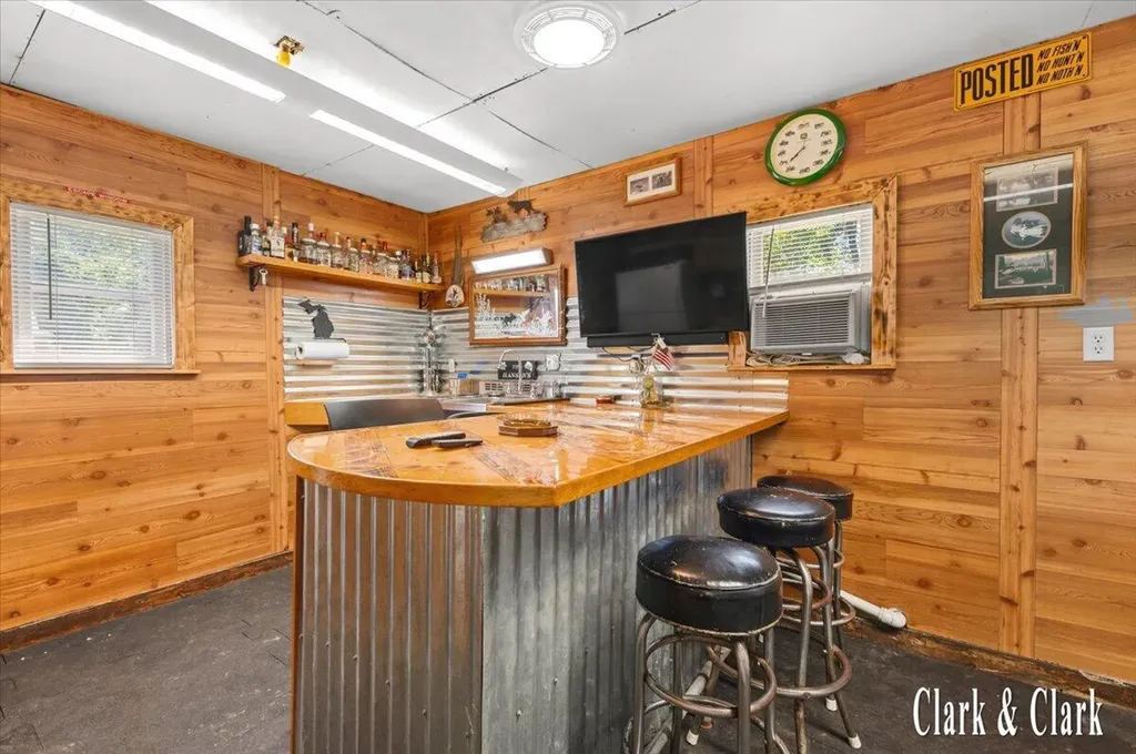 40 41st Street SW Wyoming City MI 49548
