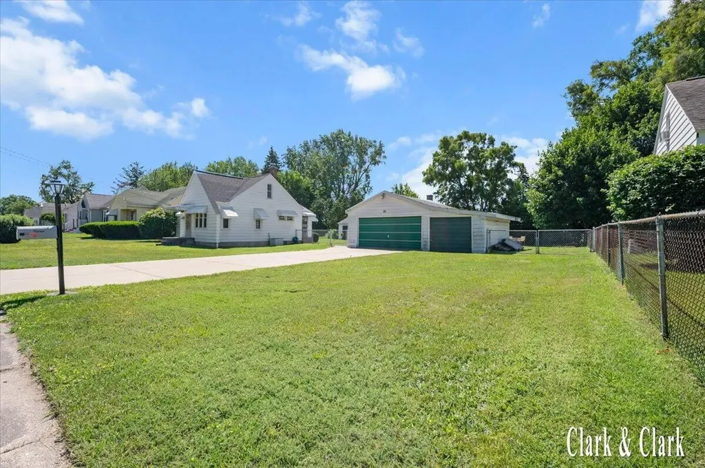 40 41st Street SW Wyoming City MI 49548