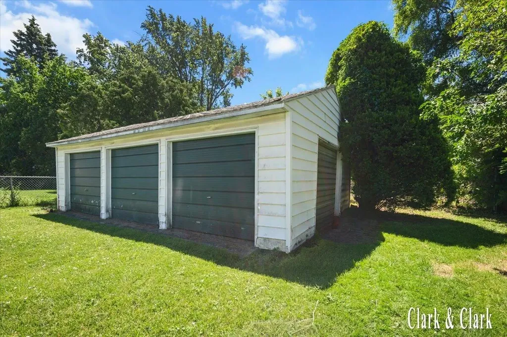 40 41st Street SW Wyoming City MI 49548