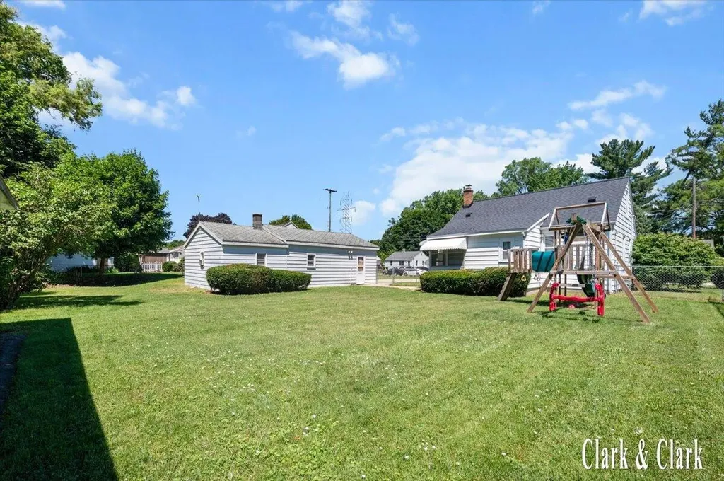 40 41st Street SW Wyoming City MI 49548