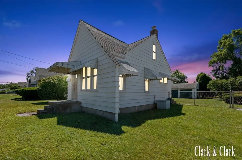 40 41st Street SW Wyoming City MI 49548