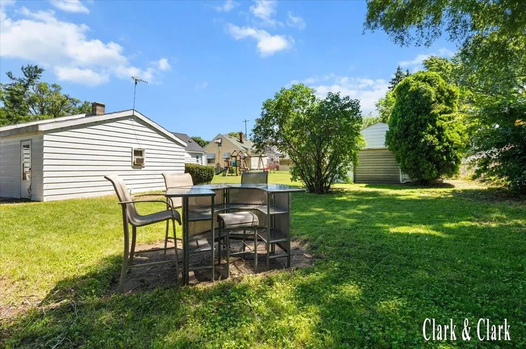 40 41st Street SW Wyoming City MI 49548