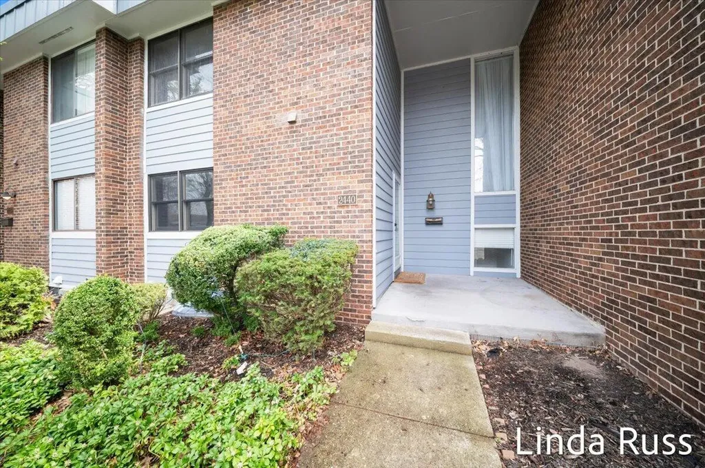 2440 E Collier Avenue SE Kentwood City MI 49546