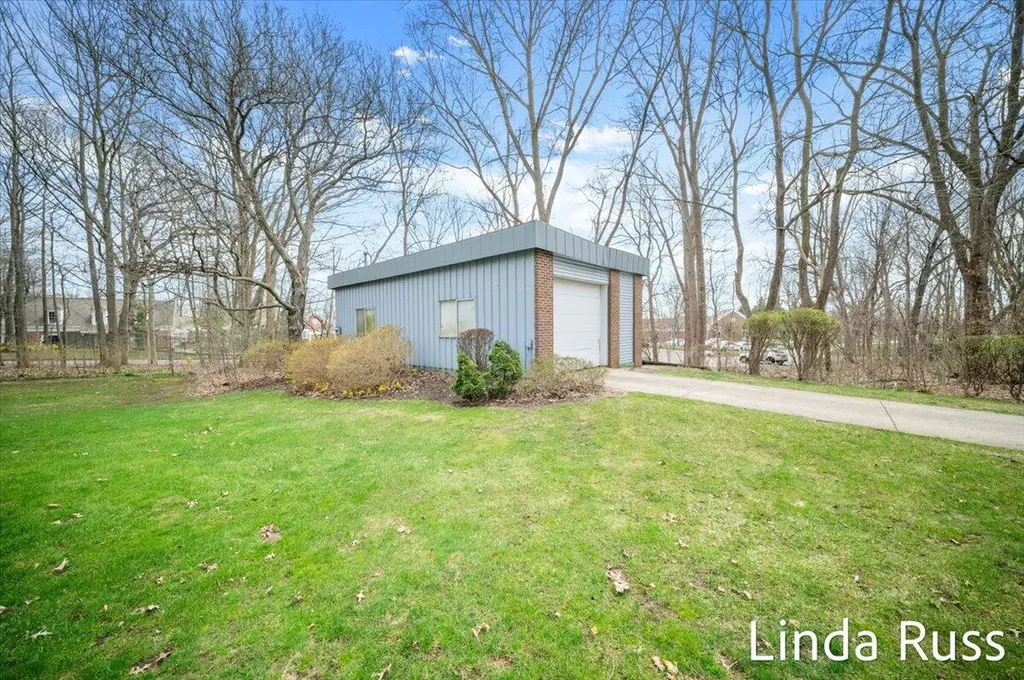 2440 E Collier Avenue SE Kentwood City MI 49546