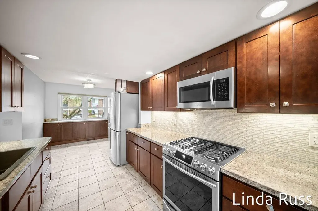 2440 E Collier Avenue SE Kentwood City MI 49546