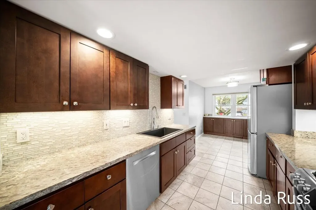 2440 E Collier Avenue SE Kentwood City MI 49546
